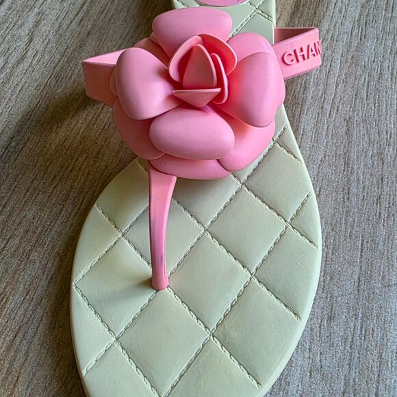 Chanel Barbie-Pink Rubber Camellia Flower Sandals Eur. 40 - Picture 6 of 13